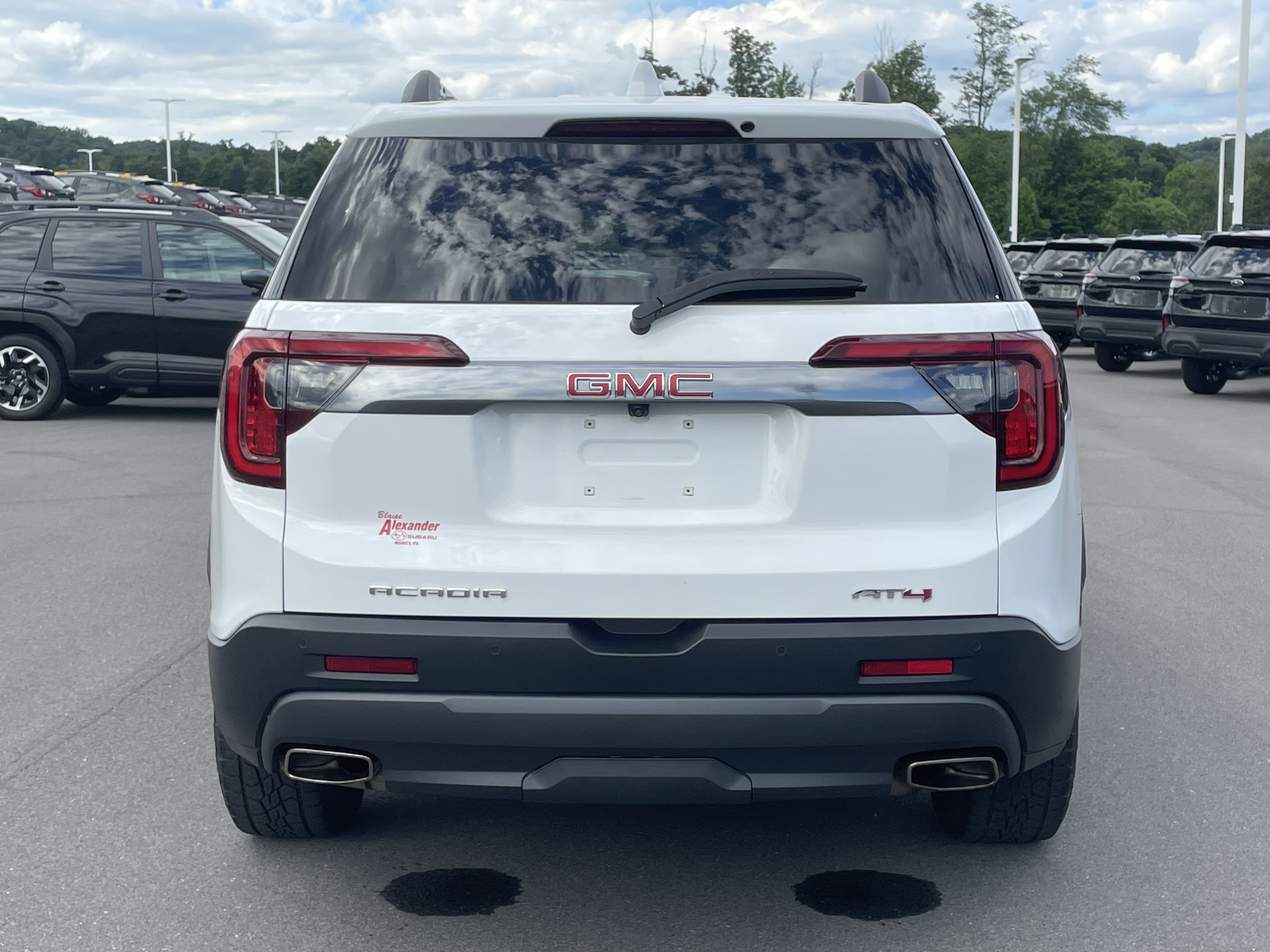 Used 2023 GMC Acadia AT4 w/ Preferred Package AWD/4WD image 4