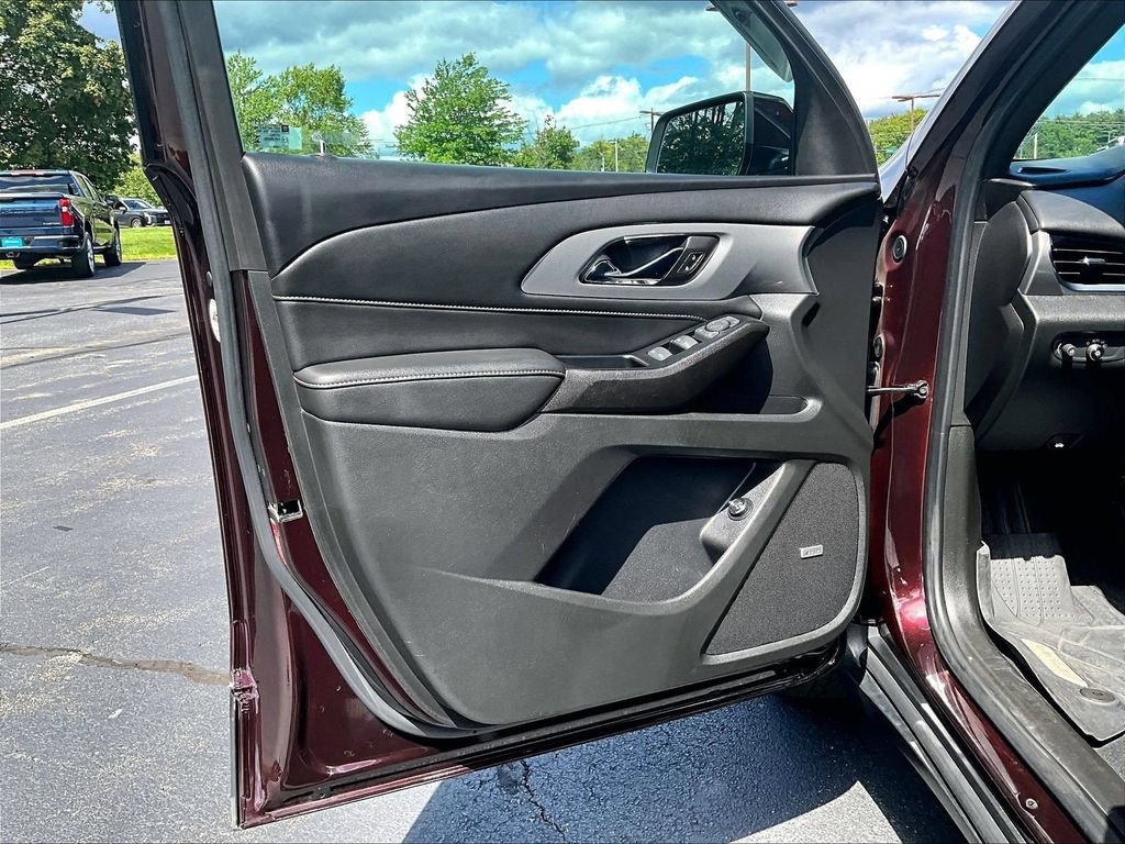 Used 2023 Chevrolet Traverse LT w/ LT Premium Package AWD/4WD image 9