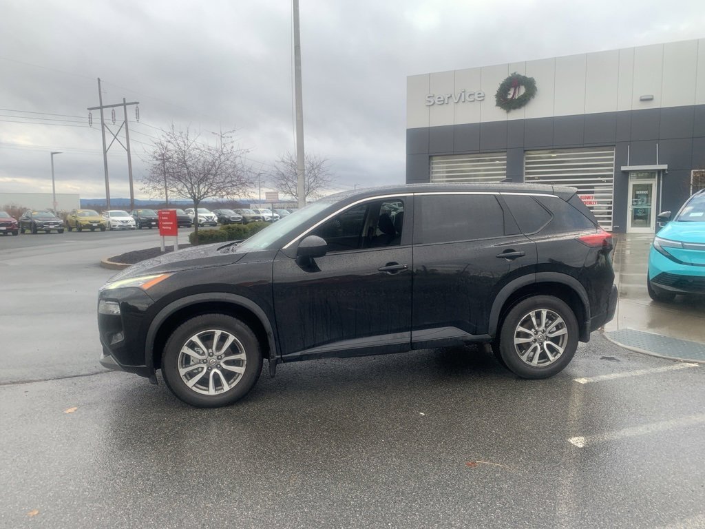 Used 2023 Nissan Rogue S image 4