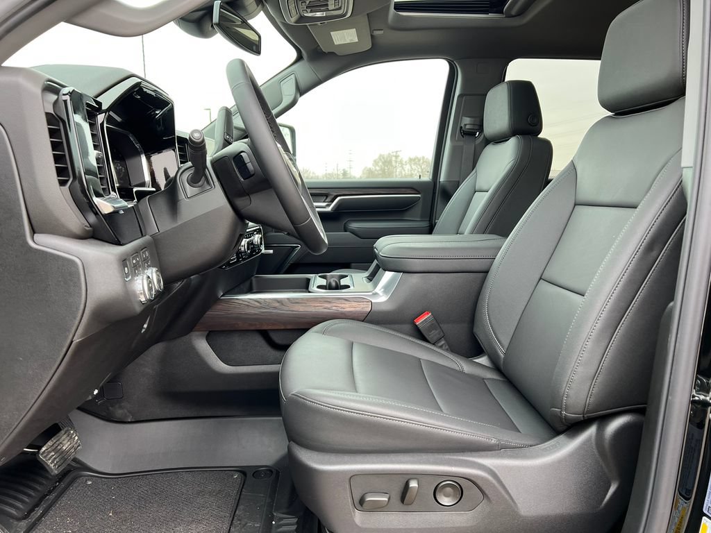New 2026 GMC Sierra 2500 SLT w/ SLT Premium Package AWD/4WD image 4