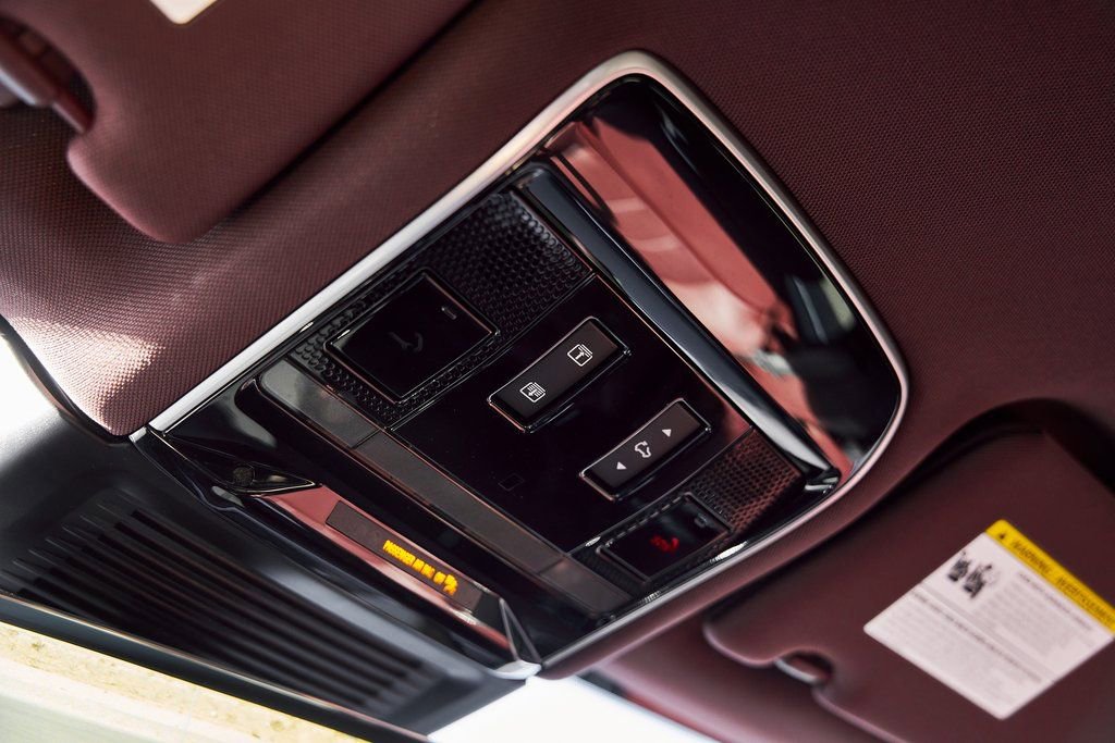 Used 2025 Land Rover Range Rover SE image 76