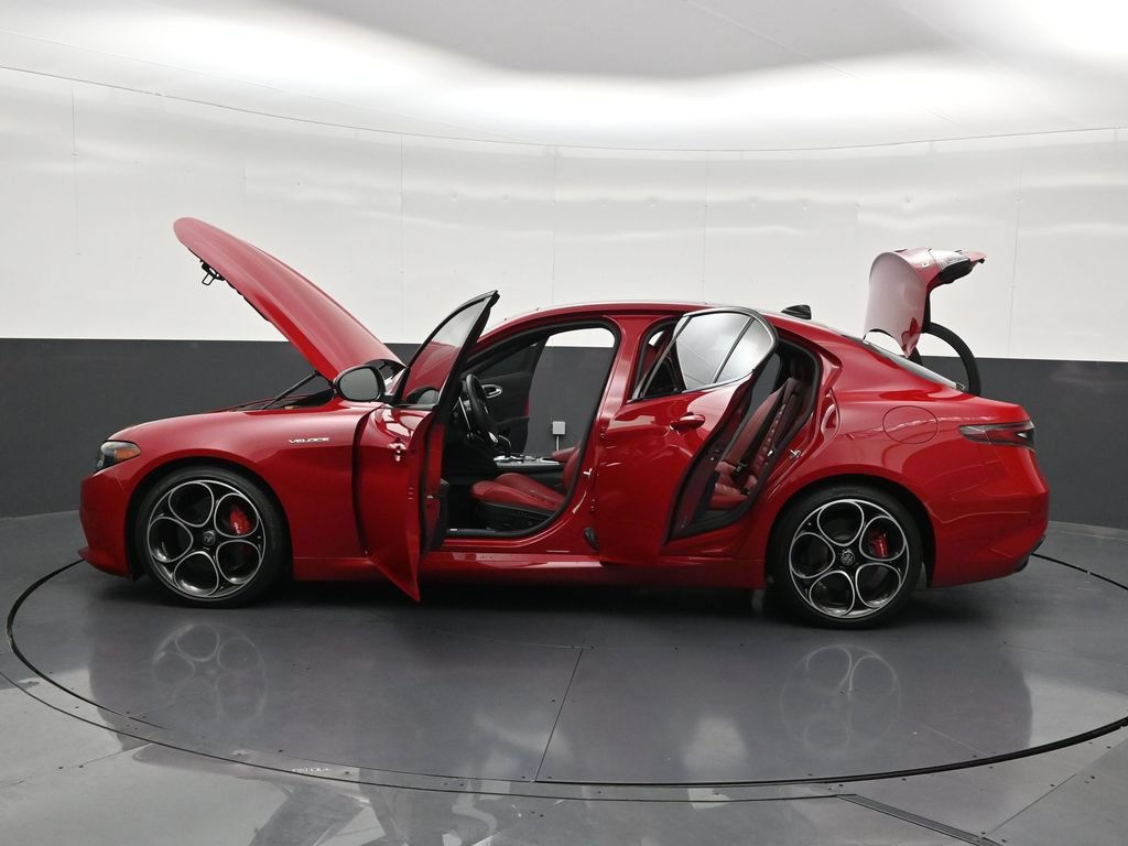 Used 2025 Alfa Romeo Giulia w/ Veloce Package Rwd image 34