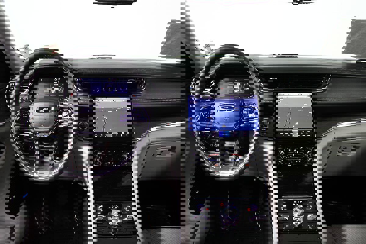 Used 2022 Jeep Grand Cherokee Altitude image 6