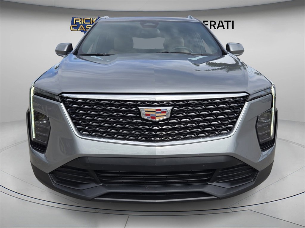 Used 2024 Cadillac XT4 Luxury w/ Cold Weather Package image 5