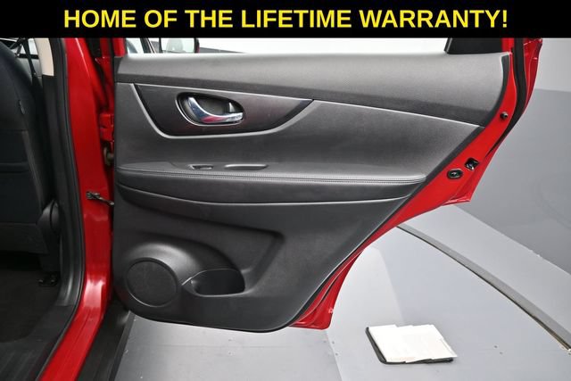 Used 2017 Nissan Rogue S AWD/4WD image 40