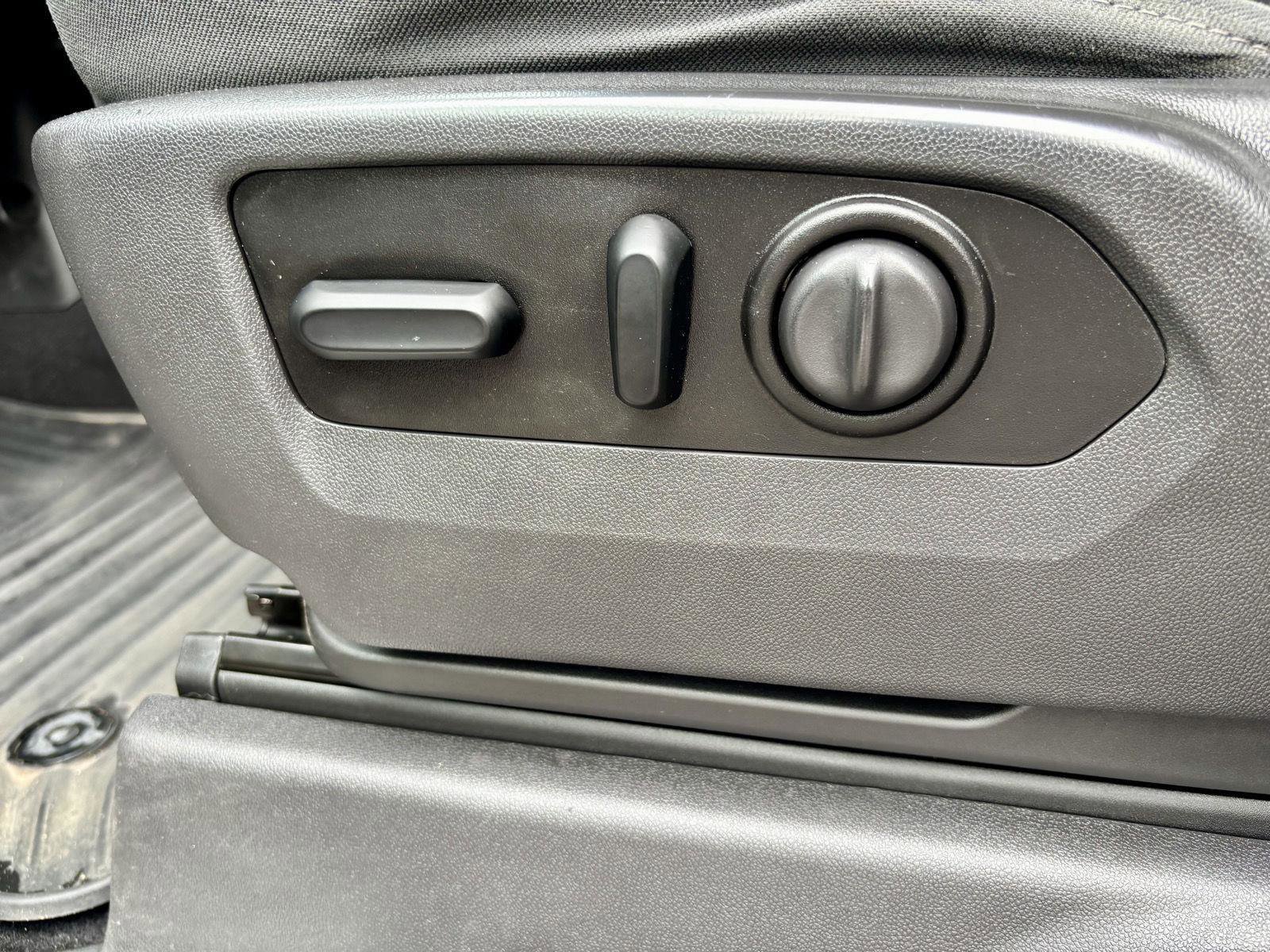 Used 2020 Chevrolet Silverado 1500 LT w/ Convenience Package image 22