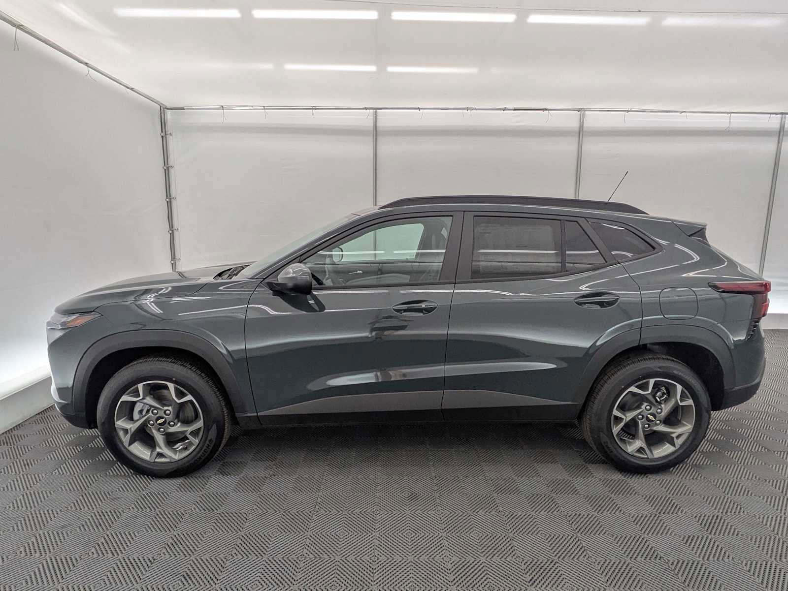 New 2026 Chevrolet Trax LT w/ Driver Confidence Package FWD image 3
