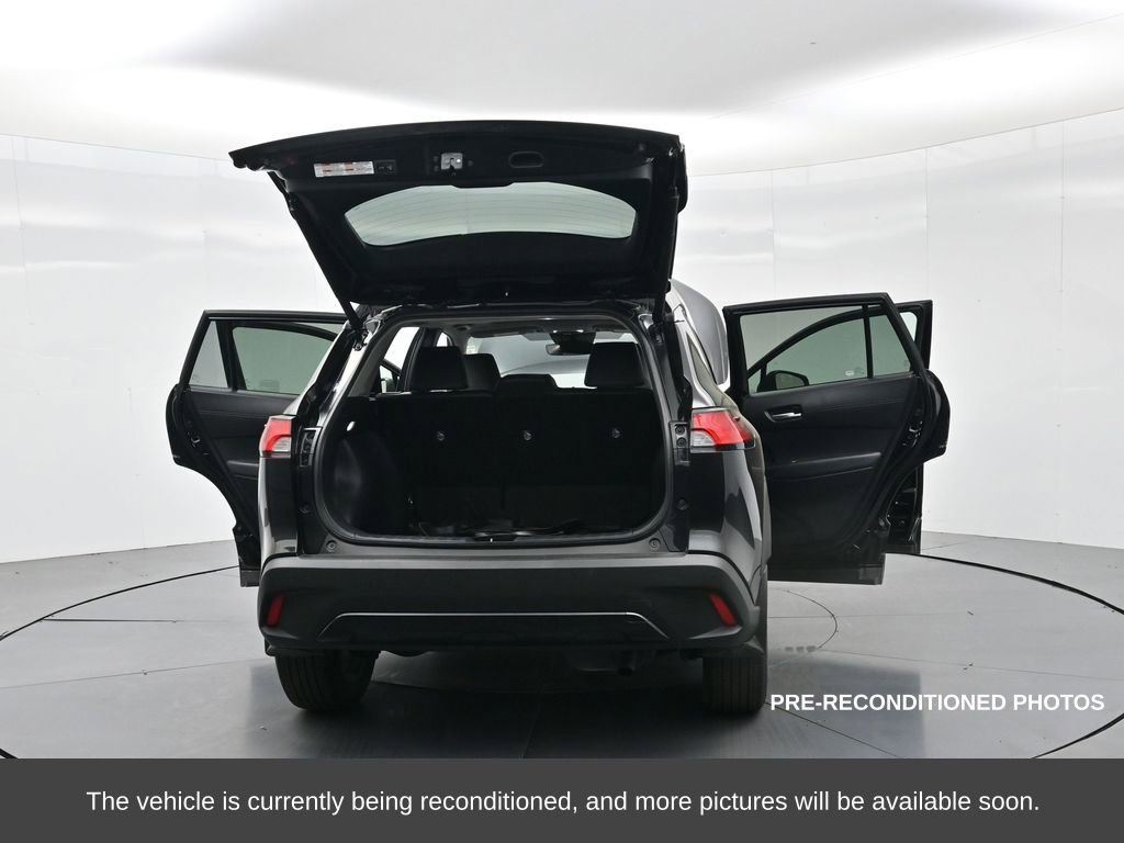 Used 2023 Toyota Corolla Cross XLE image 38