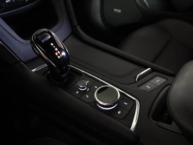 Used 2023 Cadillac XT6 Premium Luxury w/ LPO, Floor Liner Package AWD/4WD image 24