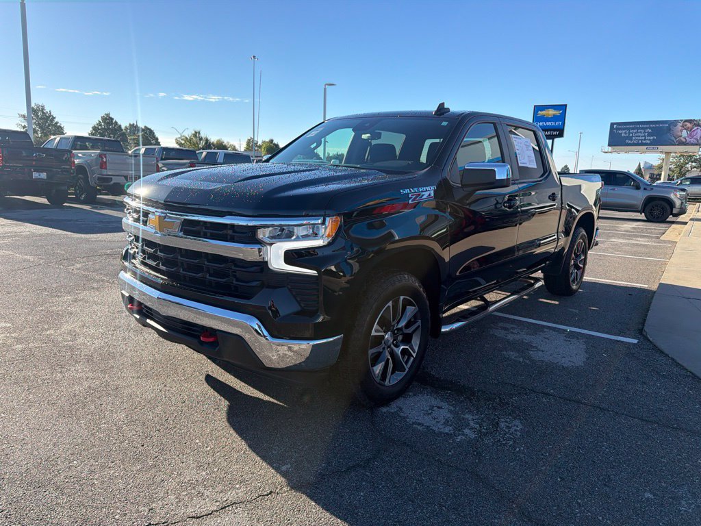 Used 2022 Chevrolet Silverado 1500 LT AWD/4WD image 6