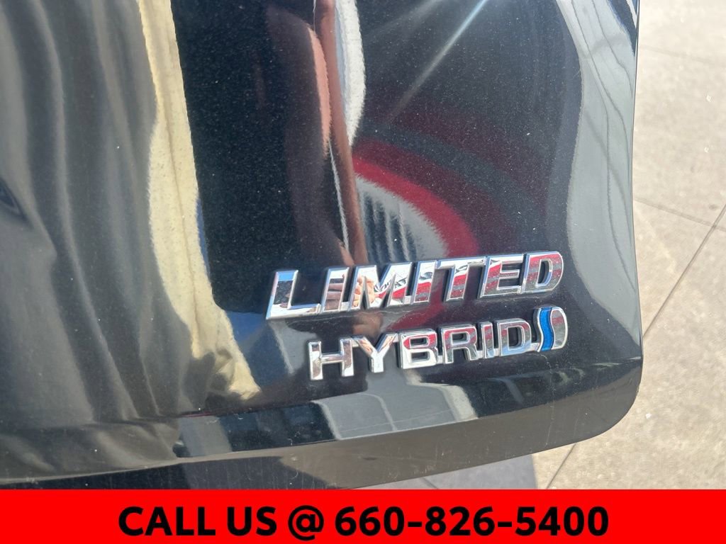 Used 2022 Toyota Sienna Limited image 11