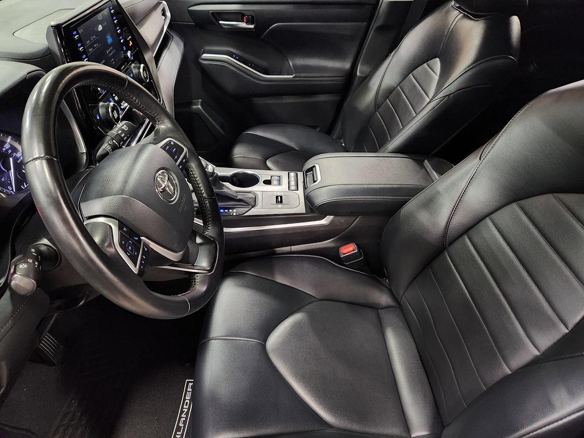 Used 2022 Toyota Highlander XLE FWD image 29