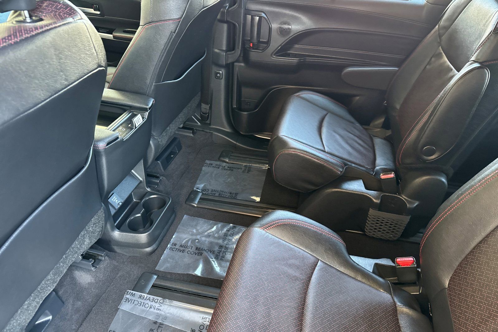 Used 2025 Toyota Sienna XSE w/ XSE Premium Package image 12