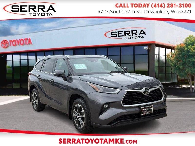 Used 2021 Toyota Highlander XLE AWD/4WD image 1