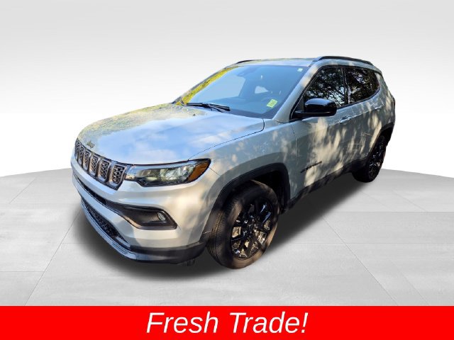 Used 2025 Jeep Compass Latitude w/ Altitude Special Edition AWD/4WD image 1
