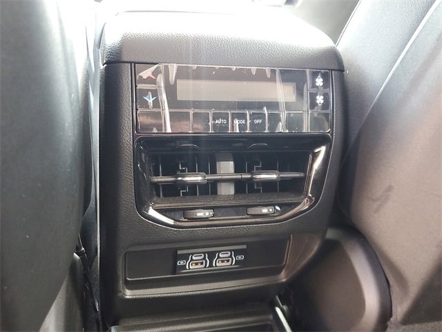 Used 2024 Jeep Grand Cherokee L Laredo image 14