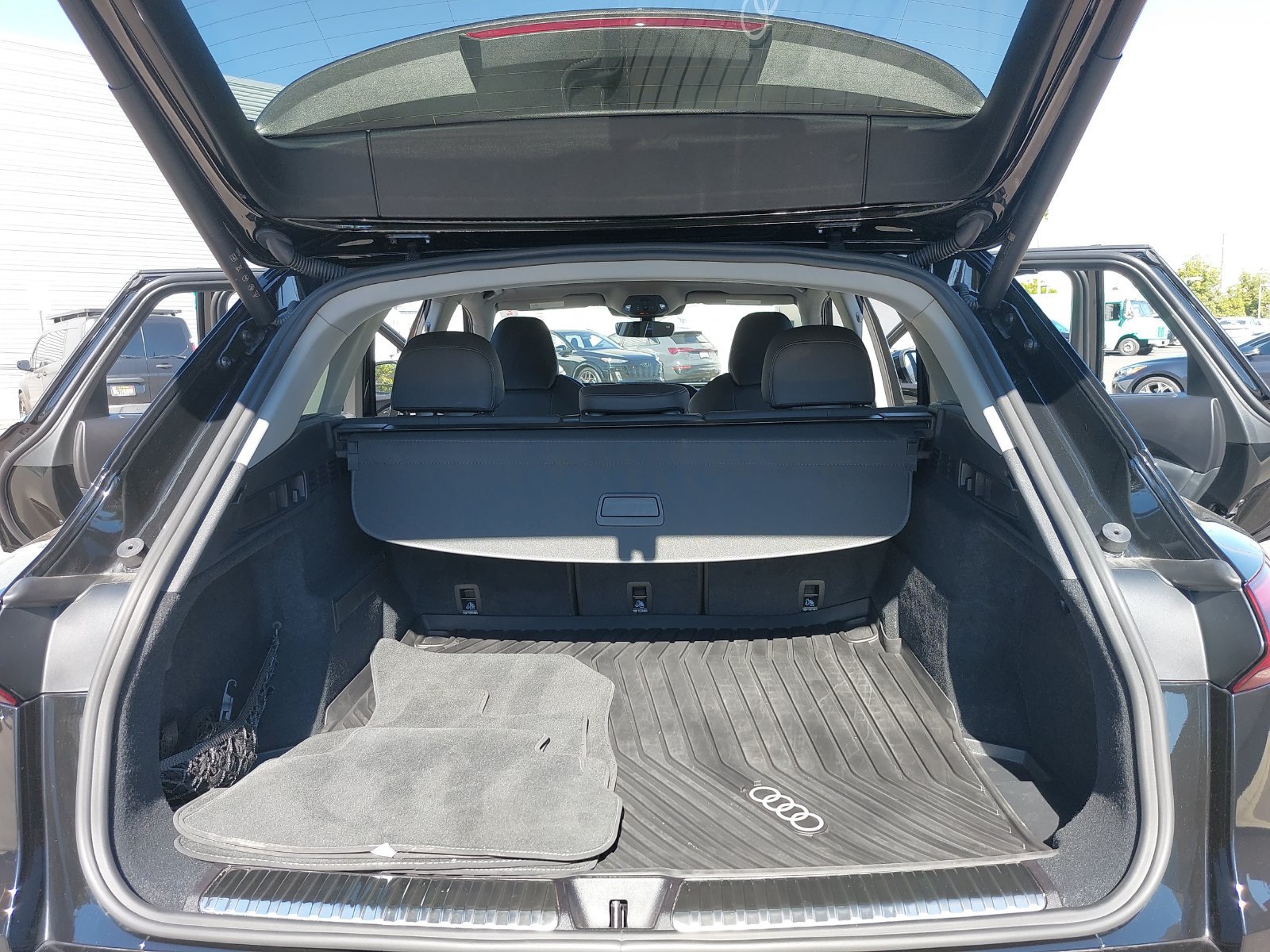Used 2025 Audi Q5 Premium Plus w/ Premium Plus AWD/4WD image 12