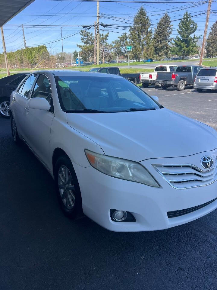 Used 2011 Toyota Camry XLE w/ SE/XLE Extra-Value Pkg image 5