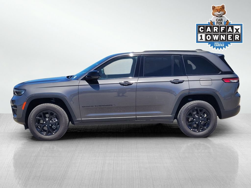 Used 2025 Jeep Grand Cherokee Altitude w/ Trailer Tow Package AWD/4WD image 7