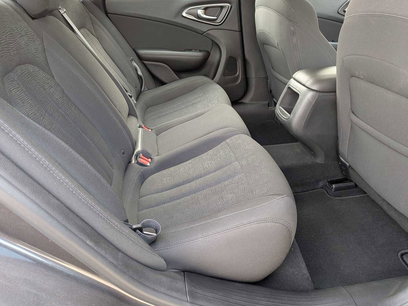 Used 2016 Chrysler 200 Limited image 18