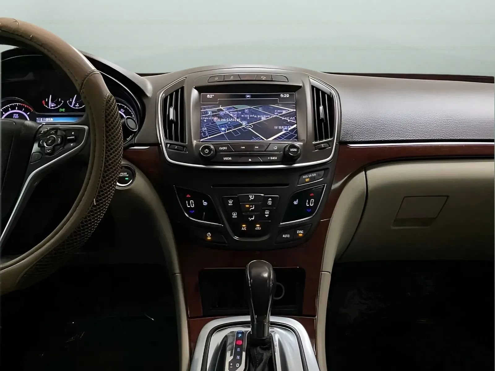 Used 2016 Buick Regal Premium w/ Driver Confidence Package #2 FWD image 19