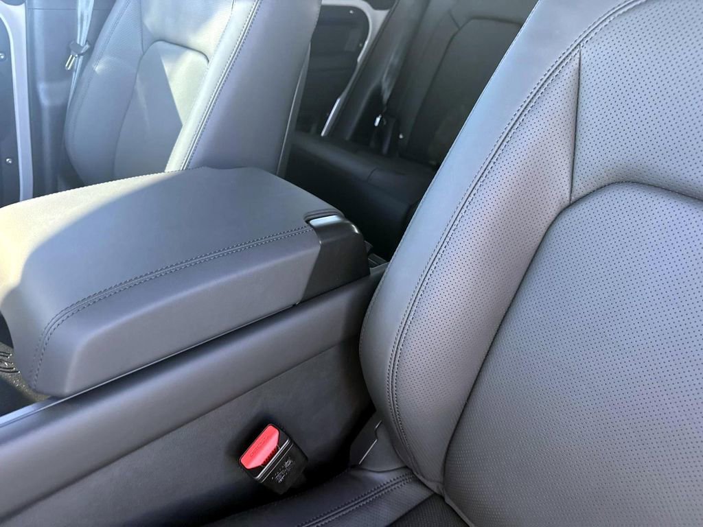 New 2026 Land Rover Defender 110 X-Dynamic SE image 19