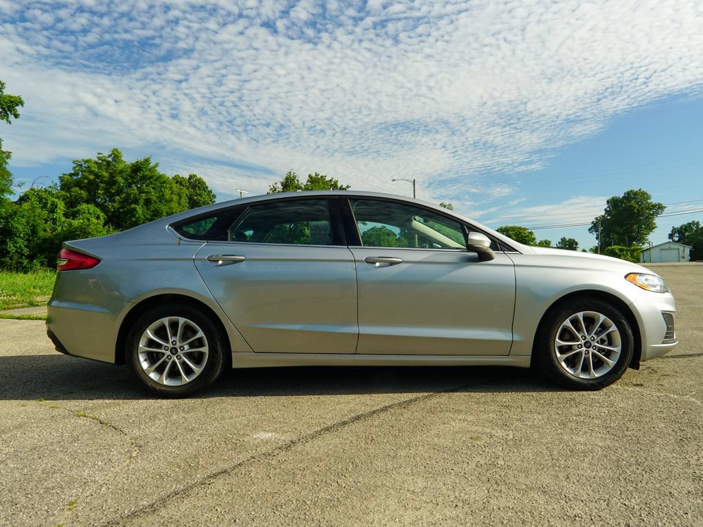 Used 2020 Ford Fusion SE FWD image 2