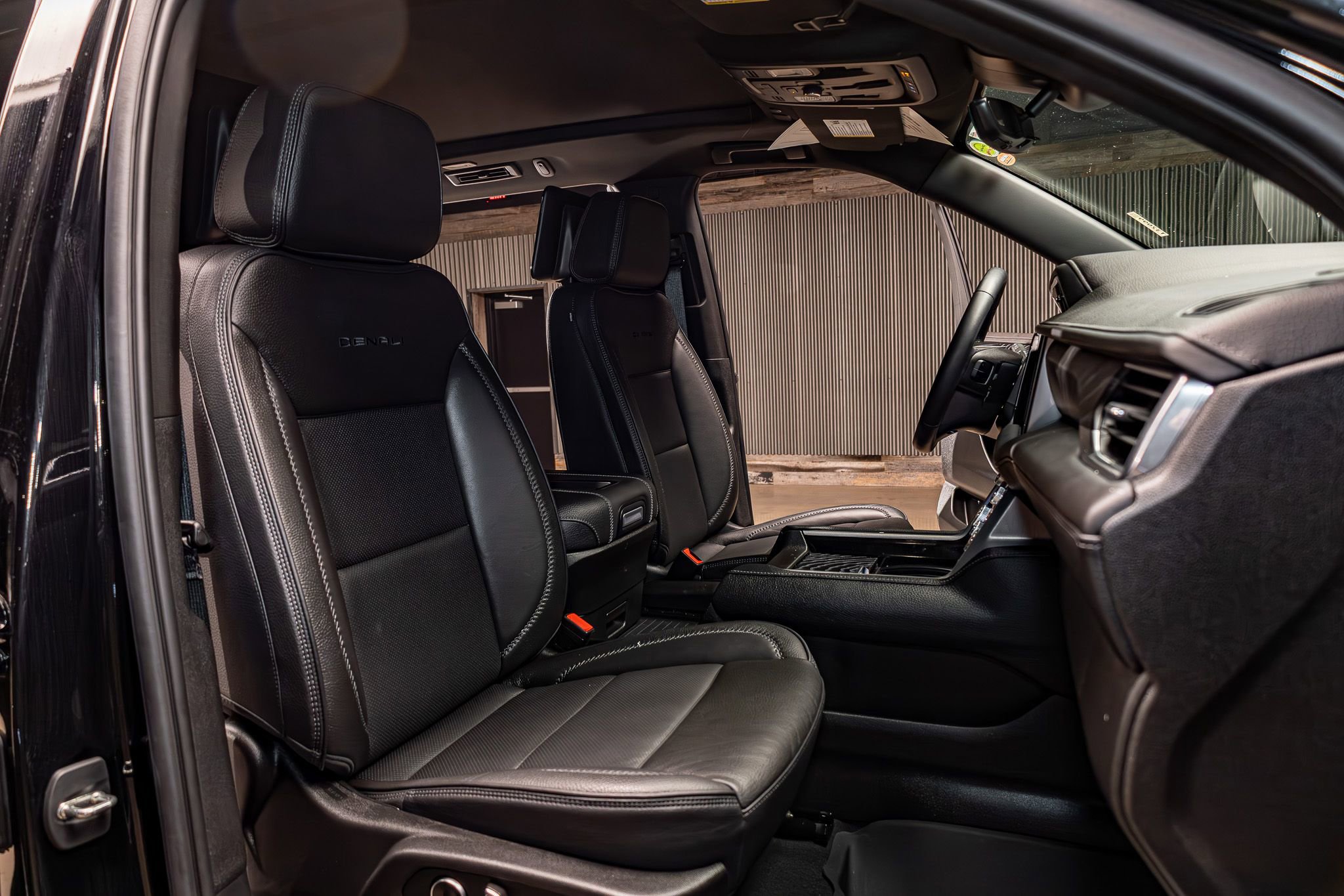 Used 2024 GMC Yukon XL Denali w/ Denali Reserve Package image 28