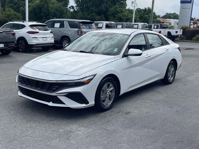 Certified 2024 Hyundai Elantra SE FWD image 3