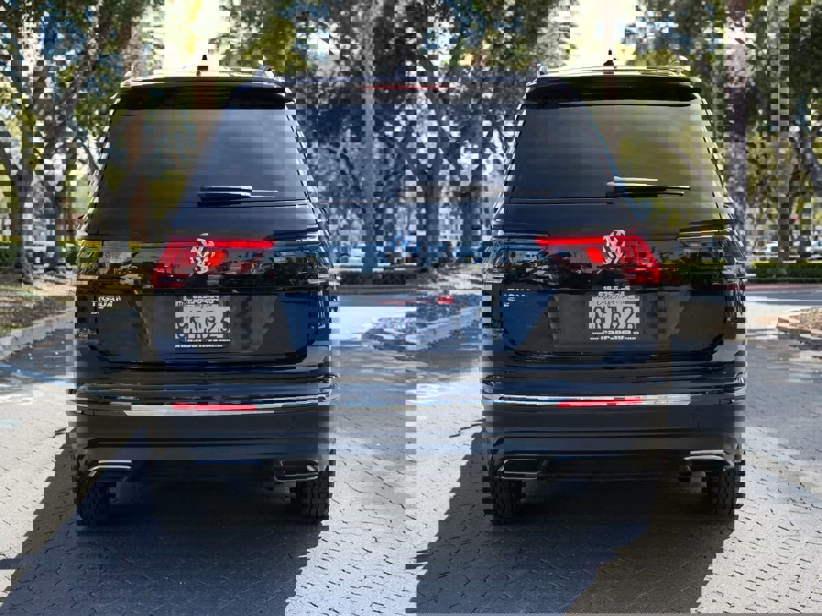 Used 2020 Volkswagen Tiguan SE w/ Panoramic Sunroof Package image 6