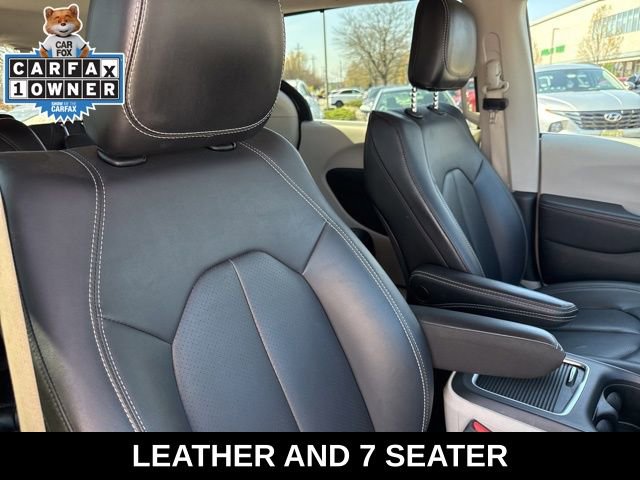 Used 2024 Chrysler Pacifica Touring-L FWD image 23