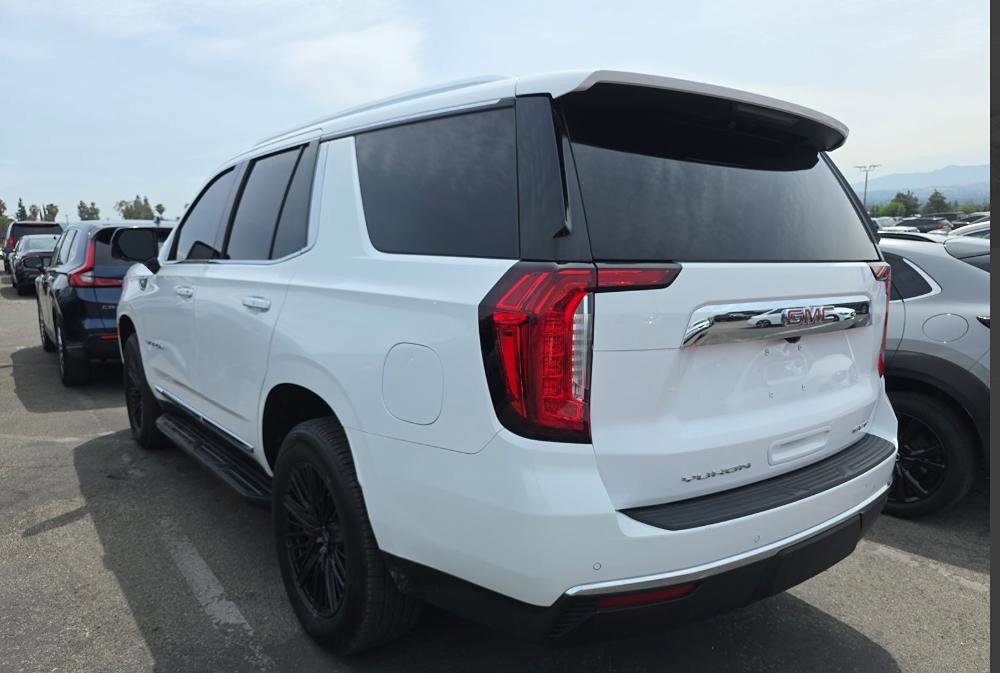 Used 2021 GMC Yukon SLT w/ SLT Premium Package image 3