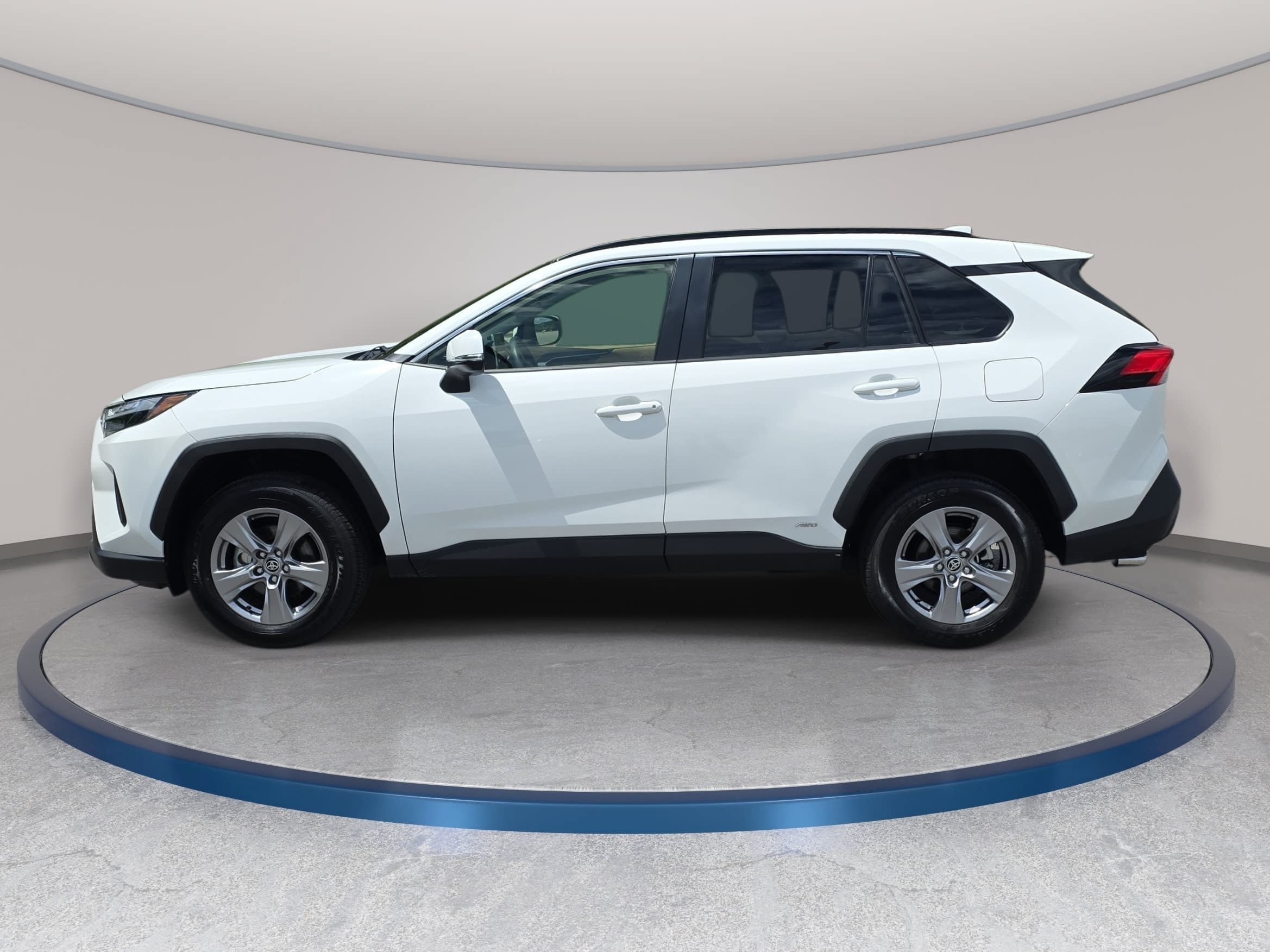 Used 2025 Toyota RAV4 XLE w/ Convenience Package AWD/4WD image 8