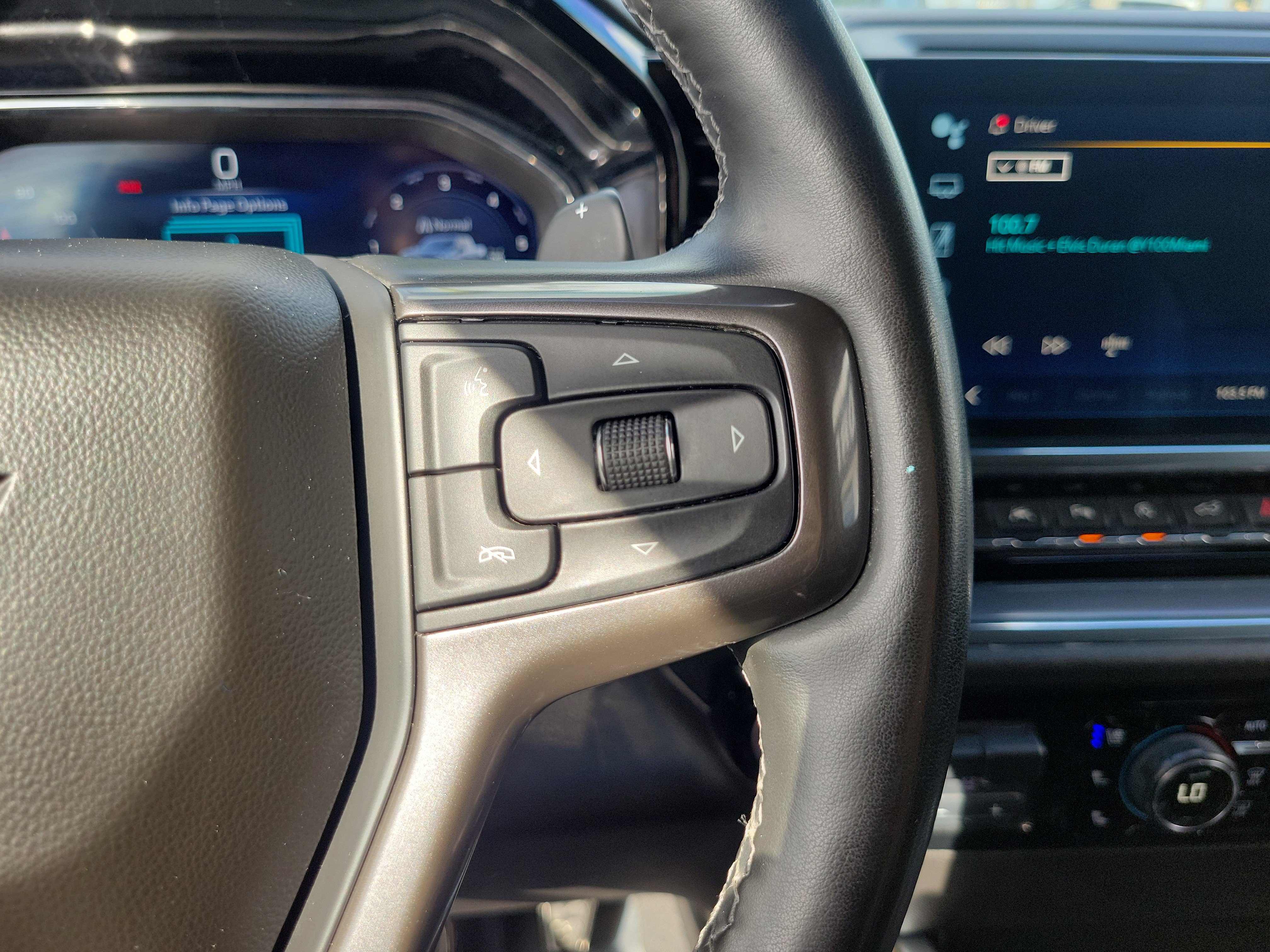 Used 2024 Chevrolet Silverado 1500 High Country w/ Technology Package AWD/4WD image 18