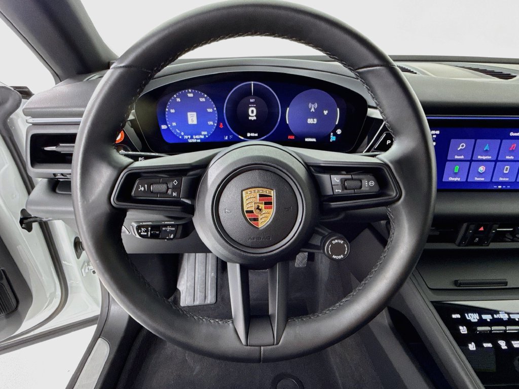 Certified 2025 Porsche Macan Electric RWD image 15