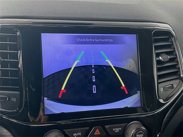 Used 2021 Jeep Grand Cherokee Laredo X image 21