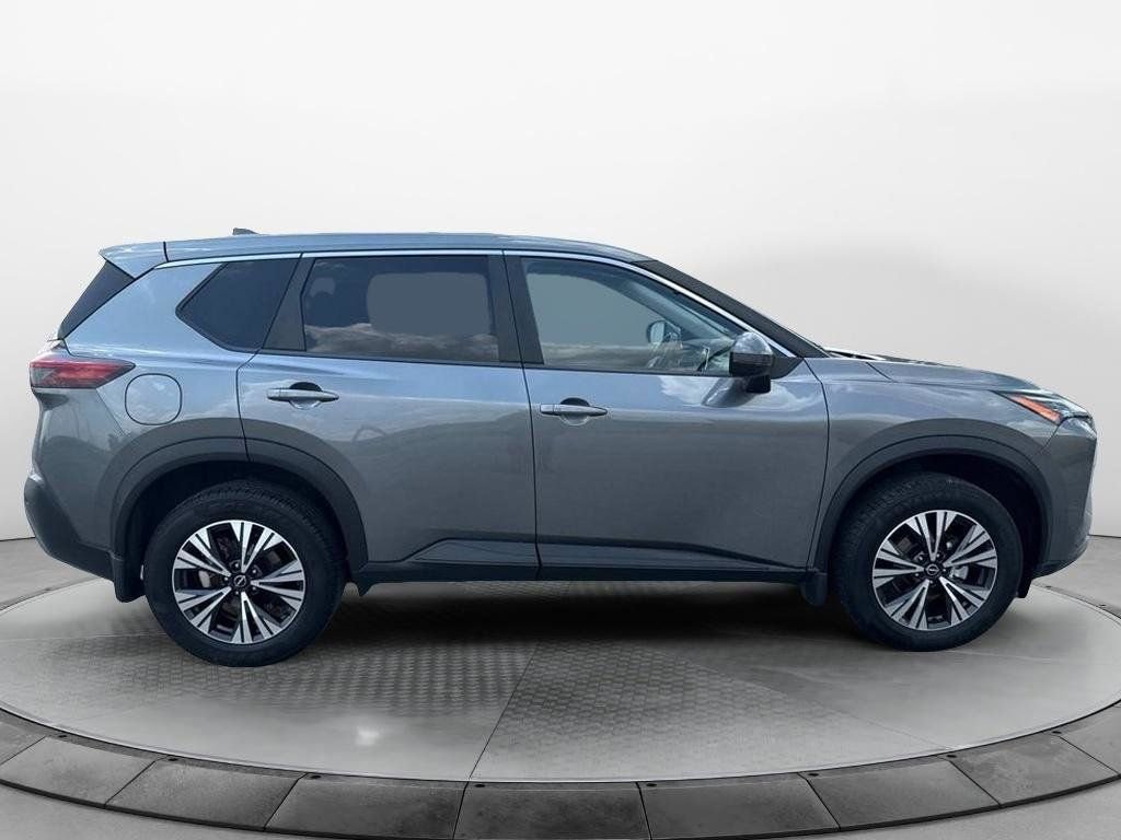 Used 2023 Nissan Rogue SV image 2