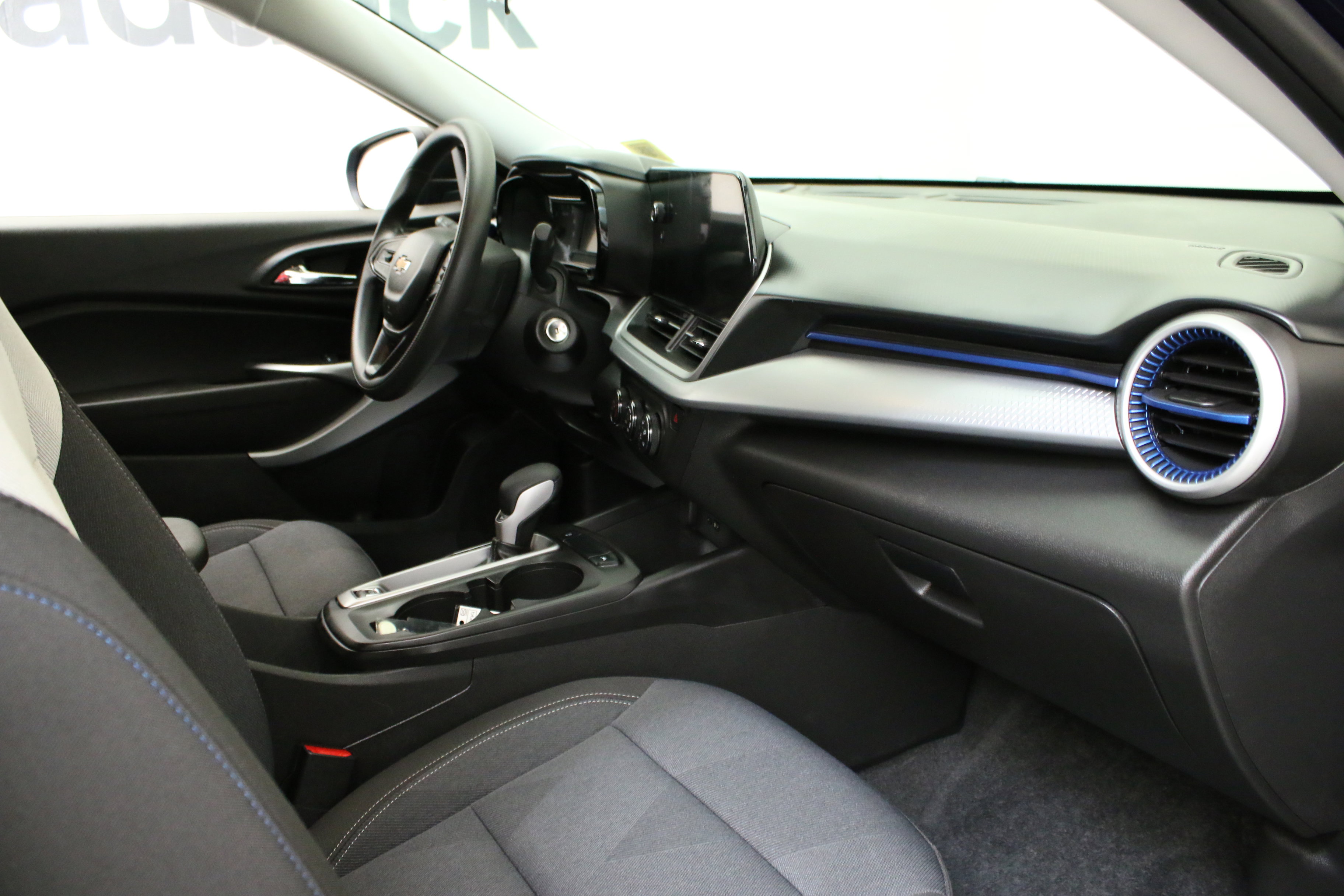 Used 2024 Chevrolet Trax LS FWD image 29