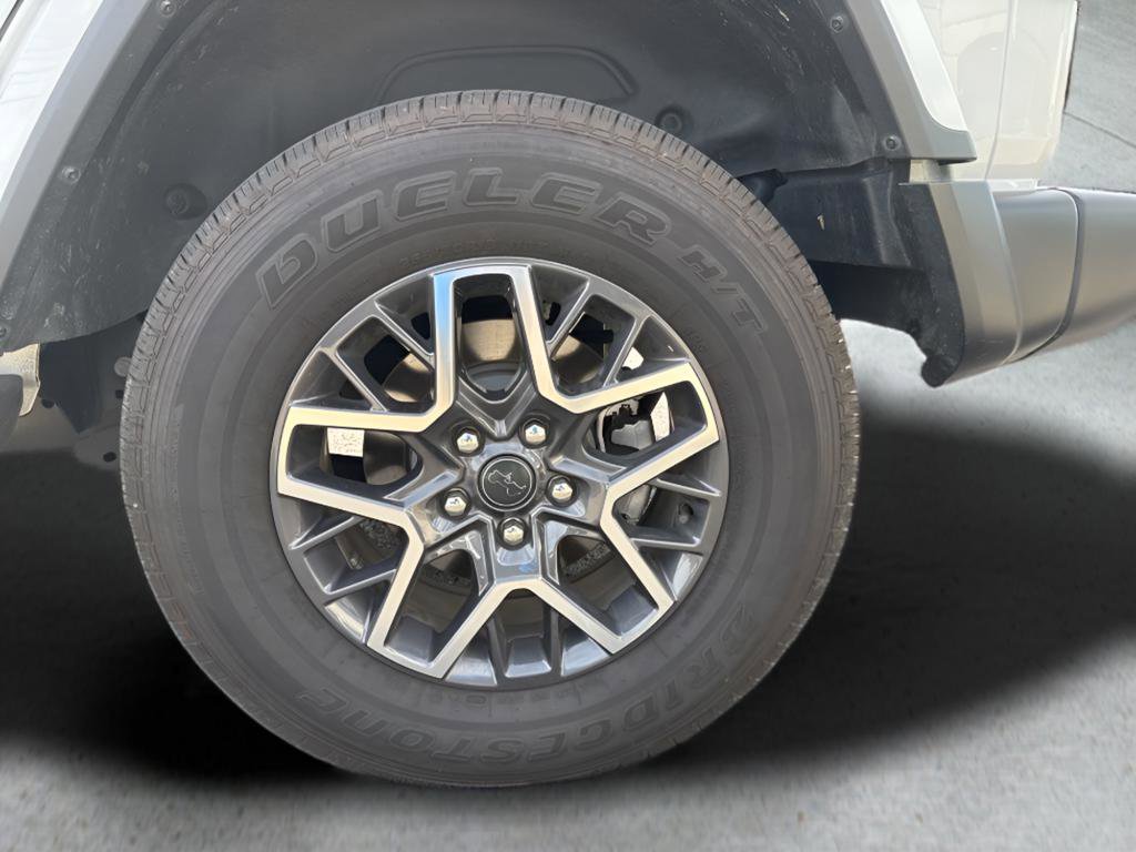 Used 2026 Jeep Wrangler Unlimited Sahara AWD/4WD image 7
