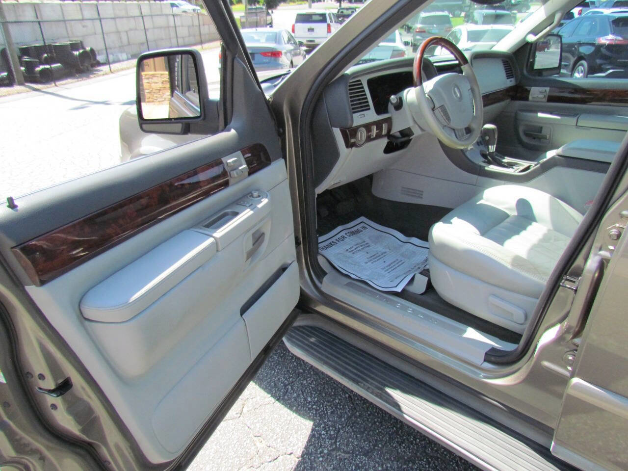 Used 2004 Lincoln Aviator Luxury image 9