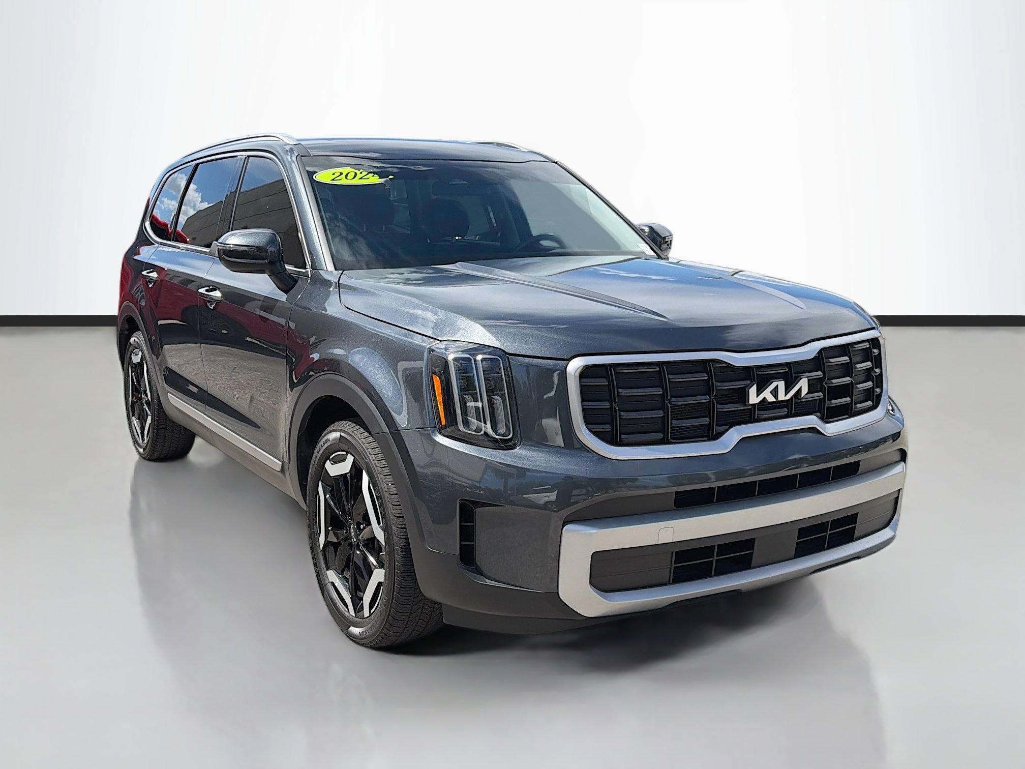Used 2024 Kia Telluride S w/ S Sunroof Package