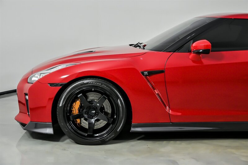 Used 2018 Nissan GT-R Premium AWD/4WD image 7