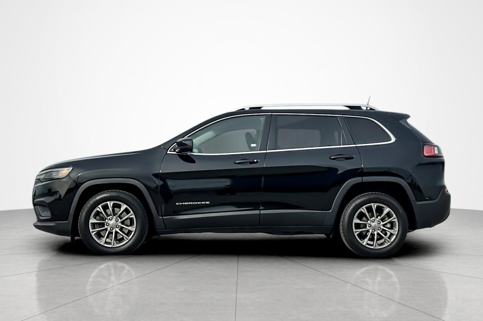 Used 2020 Jeep Cherokee Latitude Plus image 2