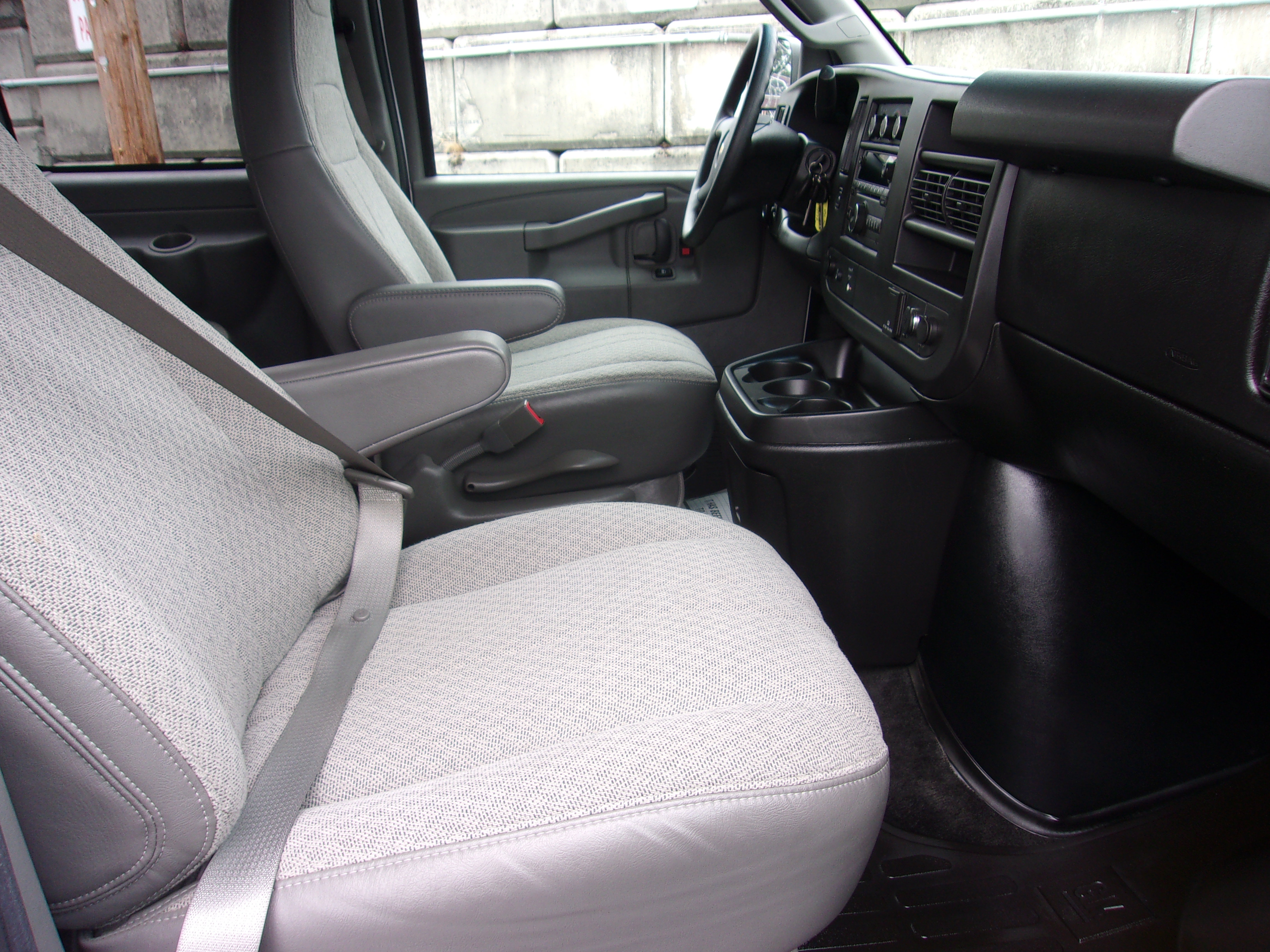 Used 2016 Chevrolet Express 3500 LT w/ LT Preferred Equipment Group RWD image 25