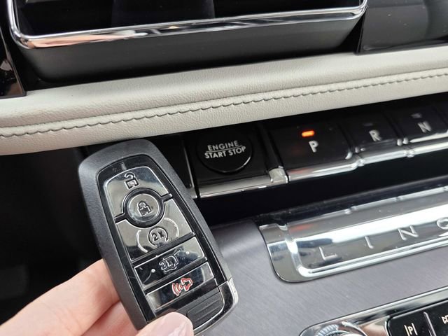 New 2026 Lincoln Aviator 2WD w/ Jet Appearance Package image 16
