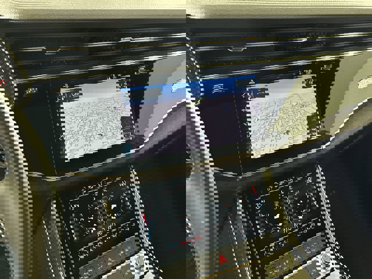 Used 2024 Audi Q8 Premium Plus w/ Premium Plus Package image 4