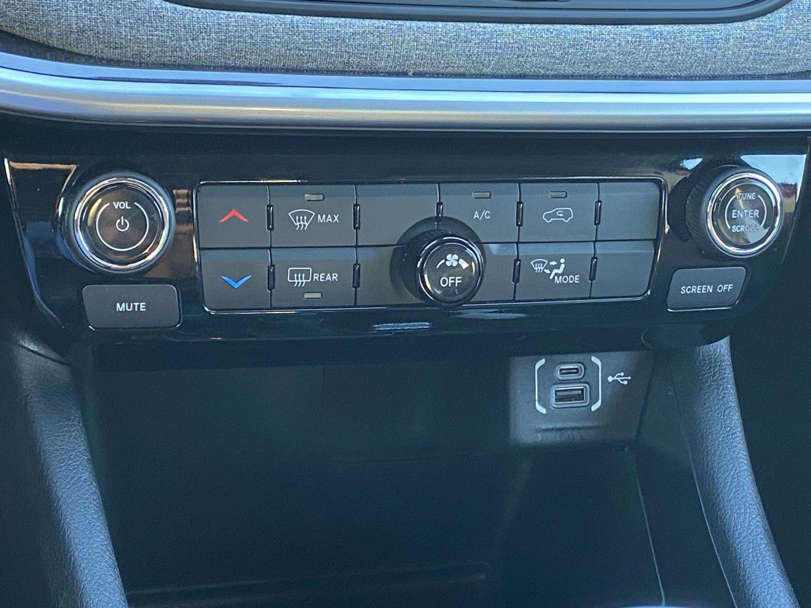 Used 2022 Jeep Compass Latitude AWD/4WD image 40