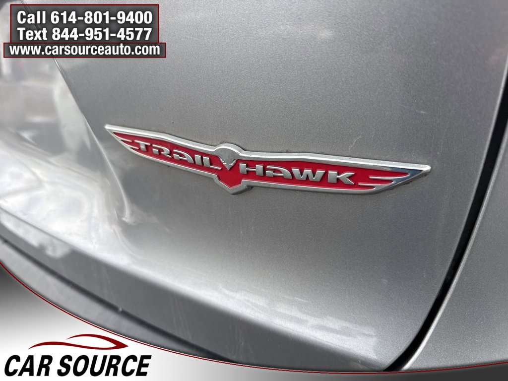 Used 2019 Jeep Cherokee Trailhawk image 7