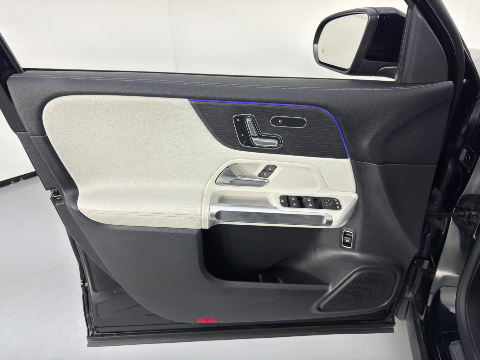 Used 2023 Mercedes-Benz GLB 250 image 44