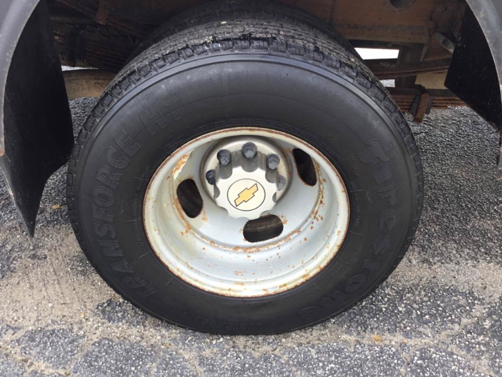 Used 2005 Chevrolet Silverado 3500 2WD Crew Cab image 16